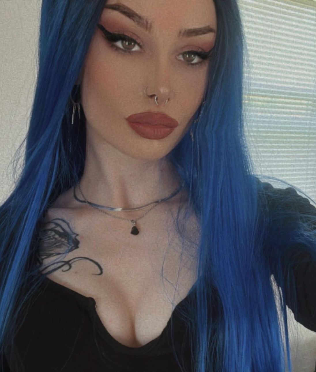 lilithlucid is Live on Cam at Cherry.tv!